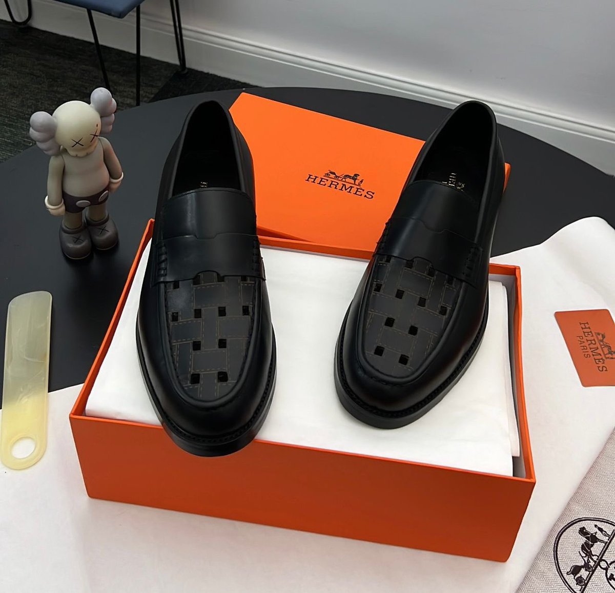 ChiwearsStore's tweet image. *FOR MEN WITH CLASS* … 👌  

*#NotTheRegular* 

HERMES  - SHOE

Size: 40-46

Comes with complete packaging…