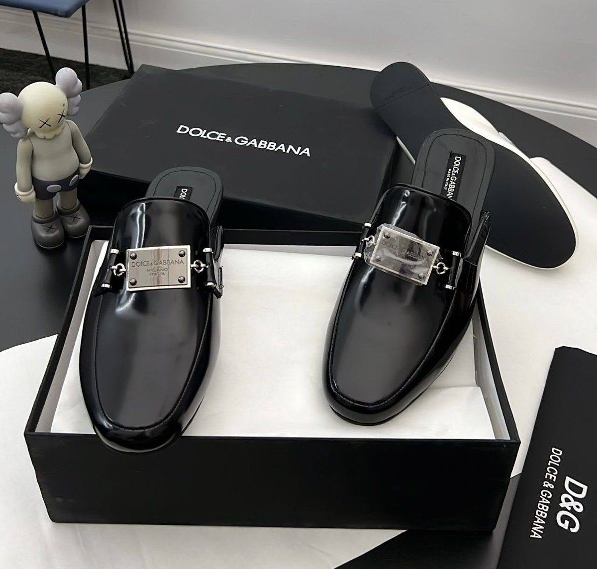 ChiwearsStore's tweet image. *CAN NEVER GO WRONG ON THAT SALLAH OUTFIT … 👌*

*Color: Black*  

*#NotTheRegular* 

DOLCE AND GABANNA- HALF SHOE

Size: 40-46

Comes with complete packaging…