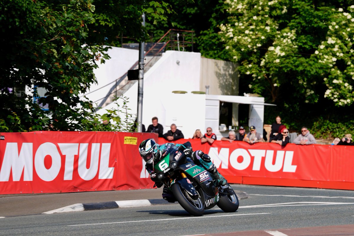 Four in a week for the 🐐, who takes his #TT victory tally to 33! 😮‍💨👊🏻❤️🇮🇲

#TT2025 #IsleOfManTT