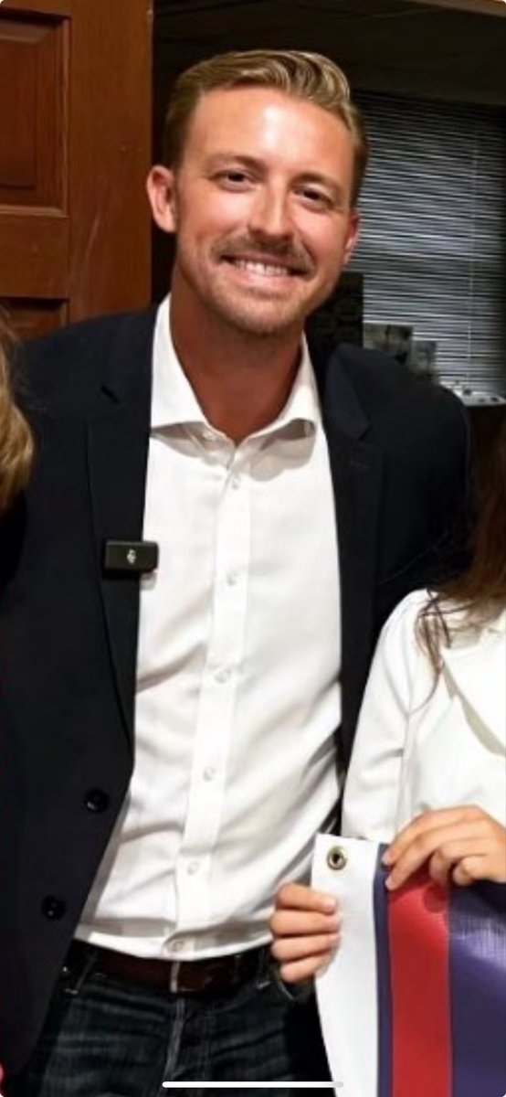 Such a sexy alpha man.