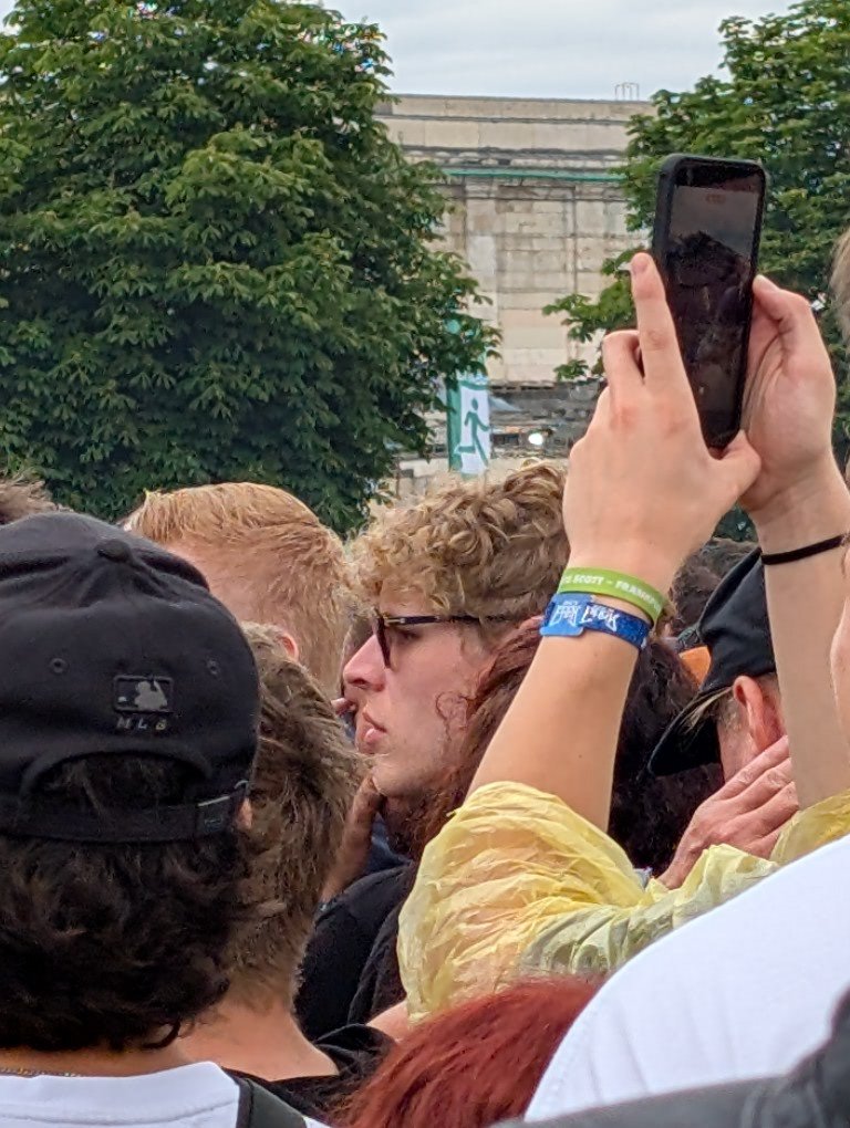 Wenn man nen random <a href="/ShriekGG/">shriek</a> bei Spiritbox spotted 🌚