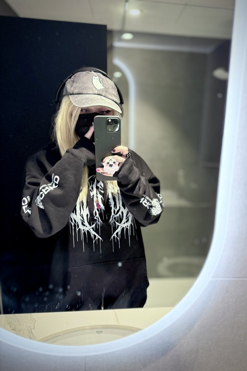 ✨Con 3 Day 1 Done✨

Time for a Kat nap 💤