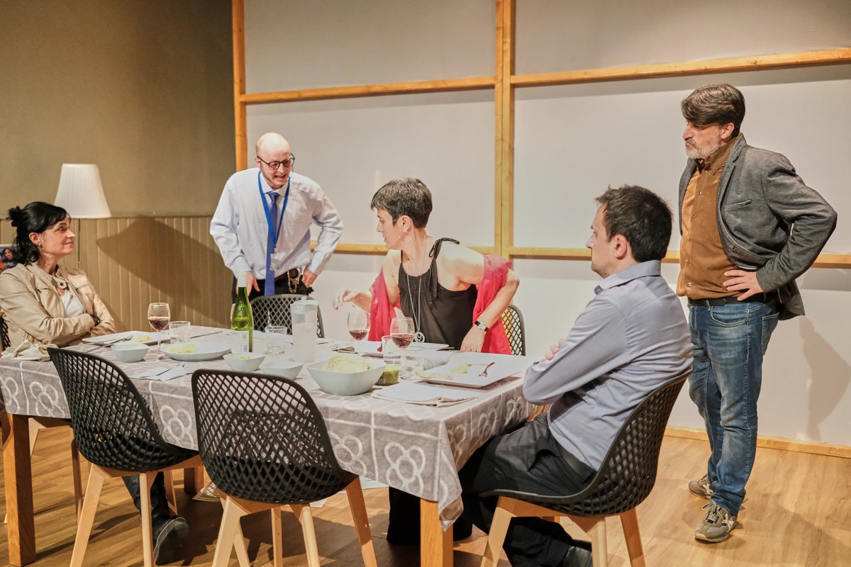 🍷 Aquest cap de setmana, "L'última copa" se'n va de bolos!

💥 I per partida doble:

🗓 Dissabte, 7/6 - 19h
📍 Òrrius
📲 orrius.cat/actualitat/age…

🗓 Diumenge, 8/6 - 18h
📍 Sant Vicenç de Montalt
📲 svmontalt.cat/22810

🎯 No t'ho perdis!

📸 Jan Blanch
#ÚltimaCopa_Sala