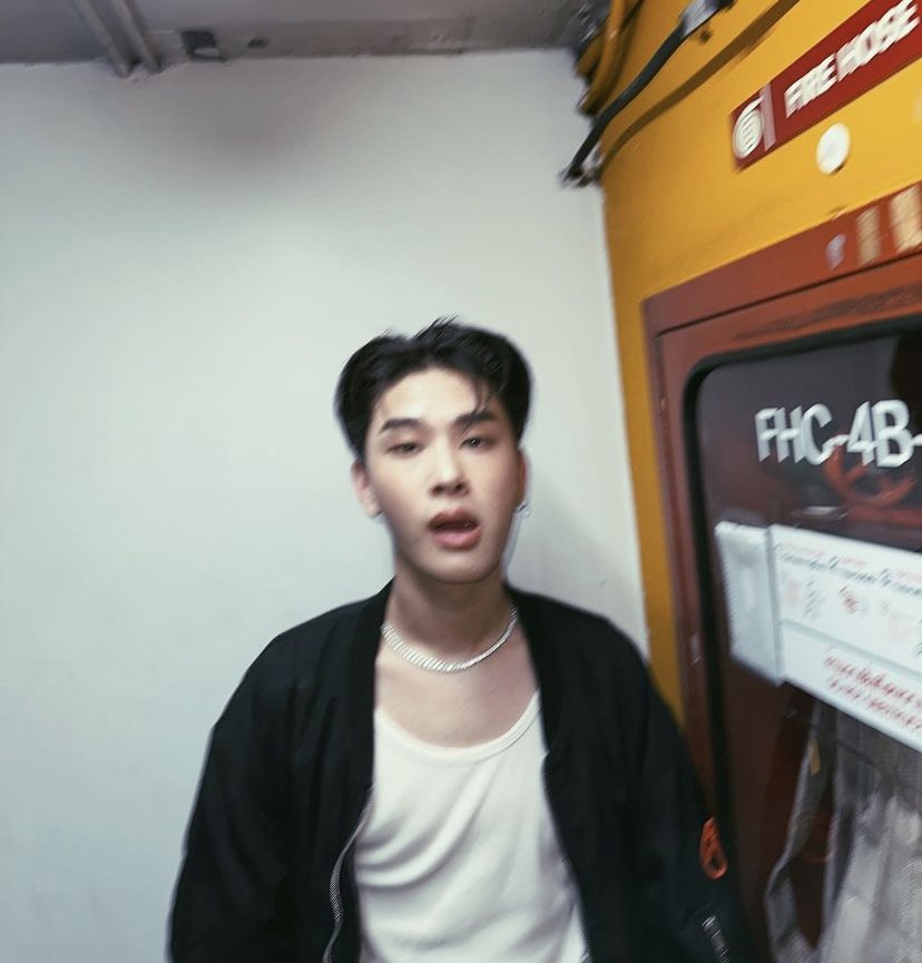 แล้วจริงอะที่พี่เตบอกว่า ท่าร้อนในเหมือนเกิดมาเพื่อน้องไทย เพราะน้องไทยมันถ่ายรูปท่าร้อนในมาตั้งแต่ปี 66 ส่วนตัวยังไม่เคยเห็นไอดอลคนไหนโพสท่าร้อนในลงไอจีมาก่อนฮีเลย น้องไทยนี่มันโคตรจะซิกเนเจอมากๆ ผู้นำเทรนอะไรหลายๆอย่างจริงๆ #THAIchayanon