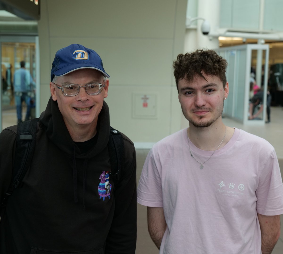 Pov : you see <a href="/TimSweeneyEpic/">Tim Sweeney</a> in the airport 😂🍀