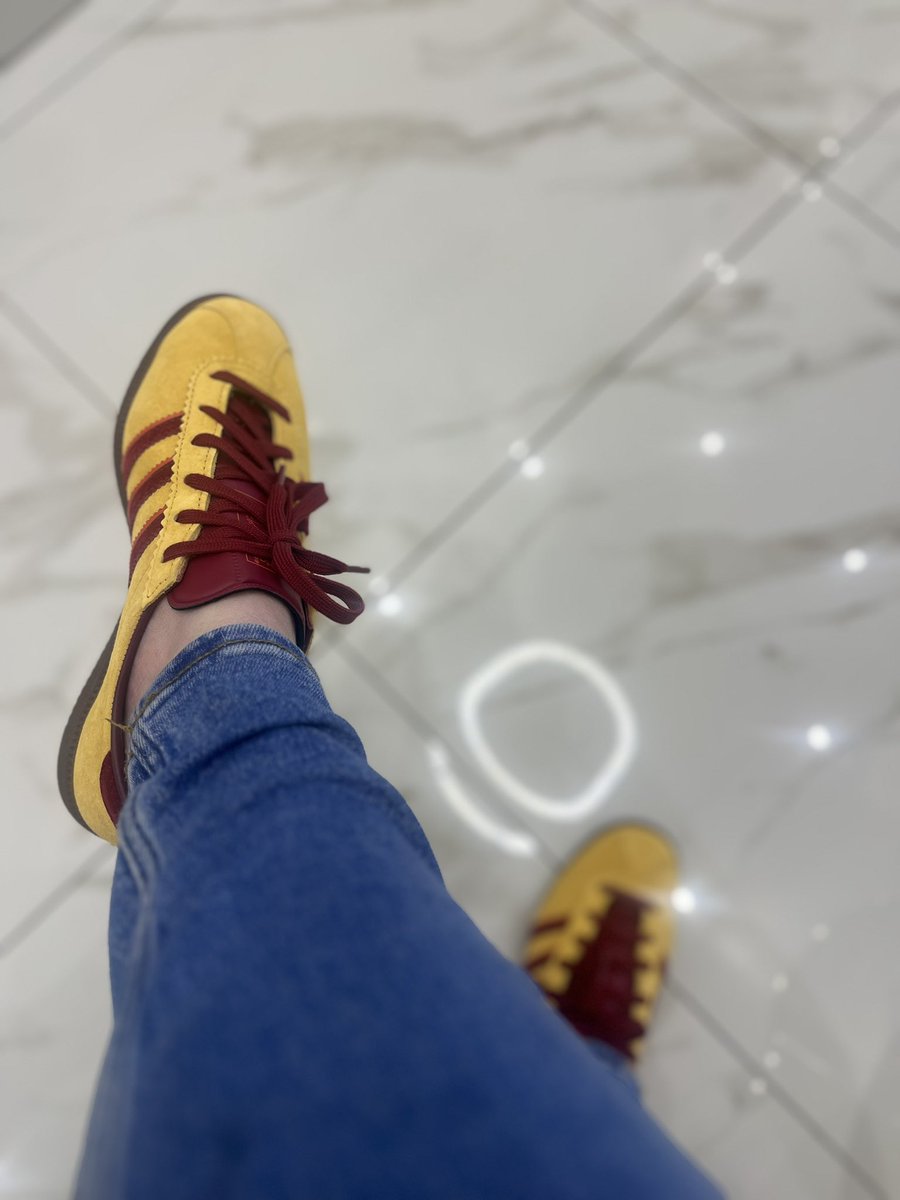 Kay_W84's tweet photo. Dug out my adidas Malmö today, finally pairing them with a matching adidas jumper. Bit late to the party getting them out the box, but better late than never! 💛#adidas #adidasOriginals #Malmo #ThreeStripesStyle #sneakerstyle #retrolook https://t.co/ziNgNqfCGN