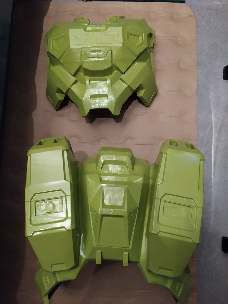 Après 1 an et demi de stand by, j'ai repris le taf de peinture pour mon torse Mark VII, j'ai peu de temps en ce moment donc le projet n'avance que lentement mais sûrement ! 😁