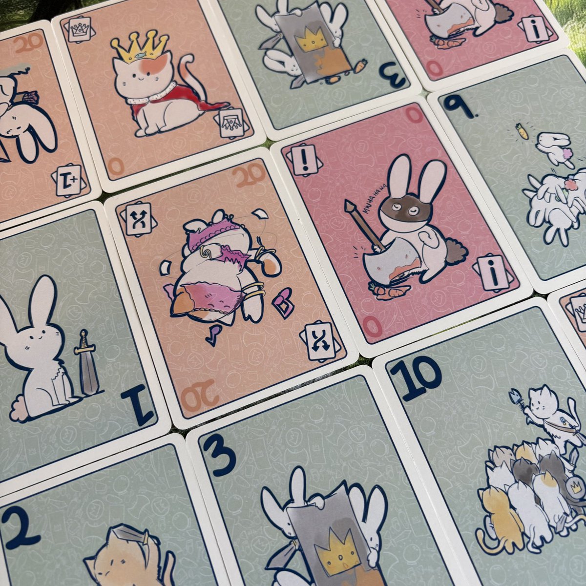 ‘Sketch’ is a wonderful small box card game all about trying to get the best possible hand of four face down cards!

It’s coming to crowdfunding so soon to make sure it’s on your Ones to Watch Lists!

#Kickstarter #BoardGames