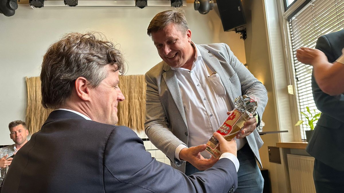 pmtenvoorde's tweet photo. Een mooi begin van het weekend met @HenriBontenbal @sabineuitslag en @CDAHaaksbergen https://t.co/ZaHKLmdgfk