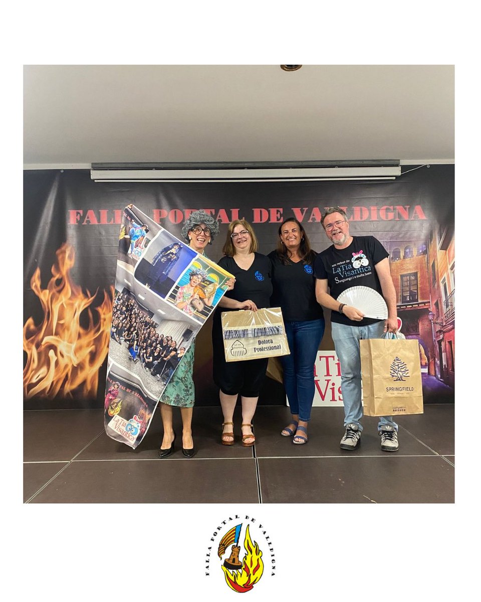 FallaPortal's tweet image. Posem punt i final als sopars de les dones d'este any faller i ho fem amb un bon grapat de rialles gràcies a la @tiavicenticadalbal. Vam passar una nit molt divertida i mantindrem el somriure a la boca uns quants dies. #ÉremSomiSerem #Falles2026 #50Aniversari