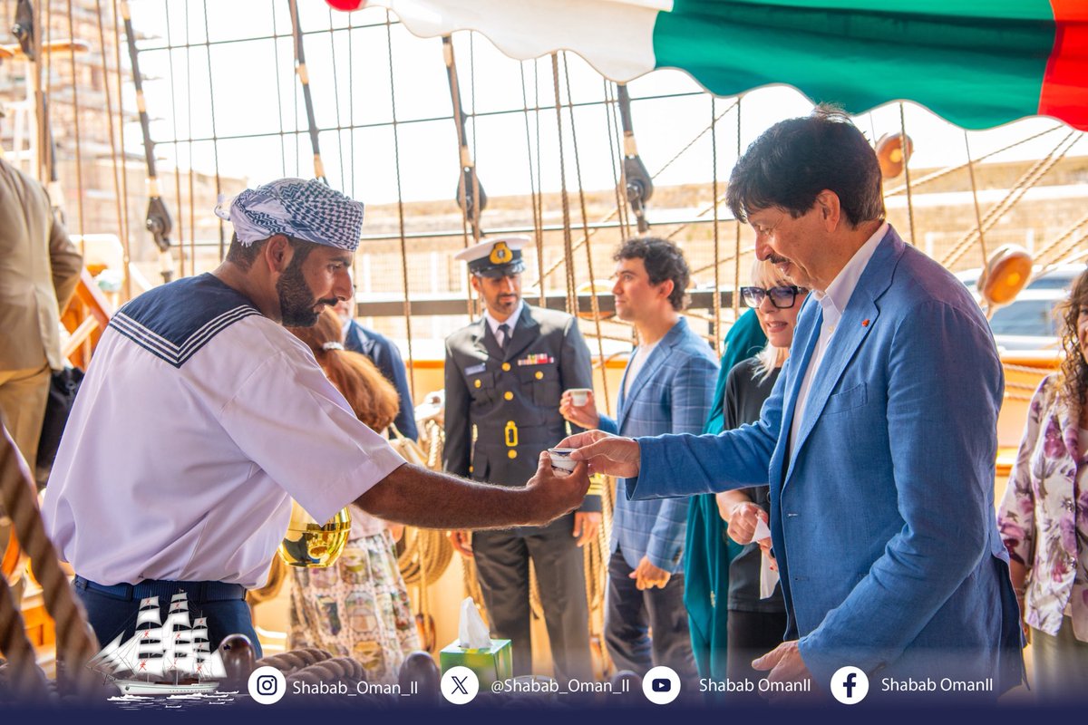 عمدة مدينة شيفتافيكيا وقائد خفر السواحل الإيطالية ورئيس الميناء وعدد من الشخصيات الإيطالية يشاركون طاقم السفينة #شباب_عُمان_الثانية احتفالهم بـ #عيد_الأضحى_المبارك

#أمجاد_البحار_٢٠٢٥