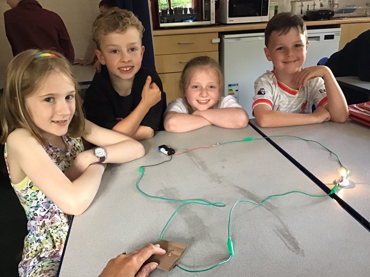 Year 4 enjoying making switches to open and close a circuit <a href="/MrsGandMrsC/">Team Willow</a>