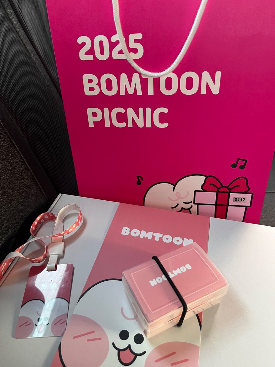 squf17's tweet image. 얼마전 봄툰 피크닉에 초대받아 작가님들께 직접 좋아하는 마음 잔뜩 전달할 수 있어서 영광이었어요🥹 정말 감사합니다✨♥️♥️♥️