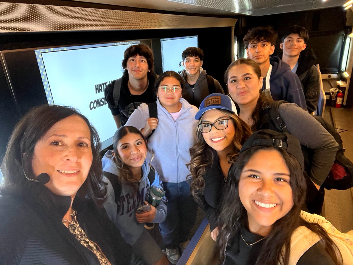 MobileTolerance's tweet image. Smiles, selfies, and stopping hate in its tracks.
The California MMOT pulled up to Central Union High in El Centro, where these cheerful Spartans mustered for a big offensive...against hate! These warriors are geared up to be formidable upstanders in their community.