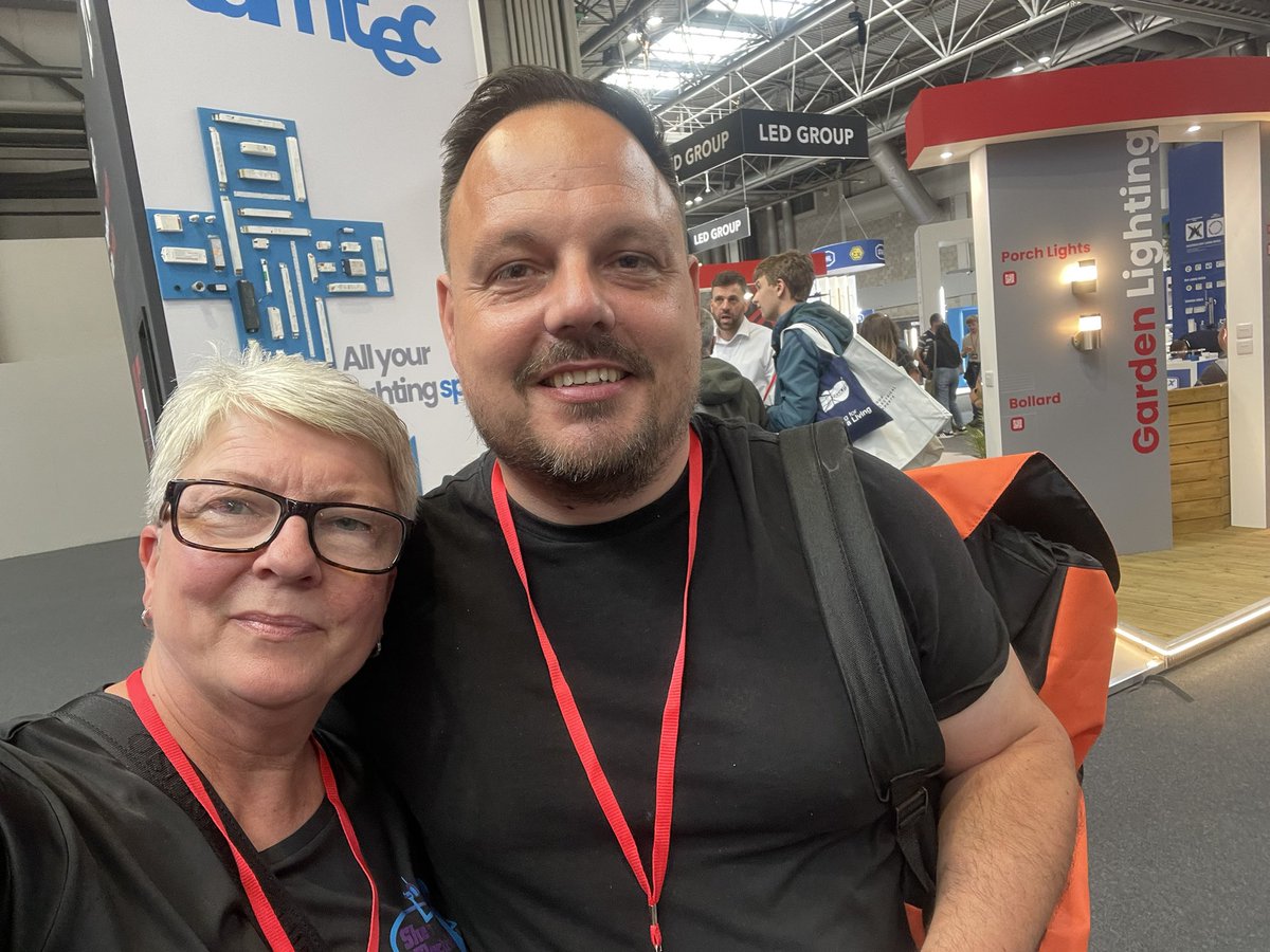 Shes_ElectricUK's tweet photo. 💥Rubbing Shoulders @cefonline At #CEFLive @electrician_247 @WAGOUK @SuperRodUK Happy Friday Tweeps!!🧡💥
#FridayVibes
#BeKindAlways https://t.co/wO2ohHEnyy
