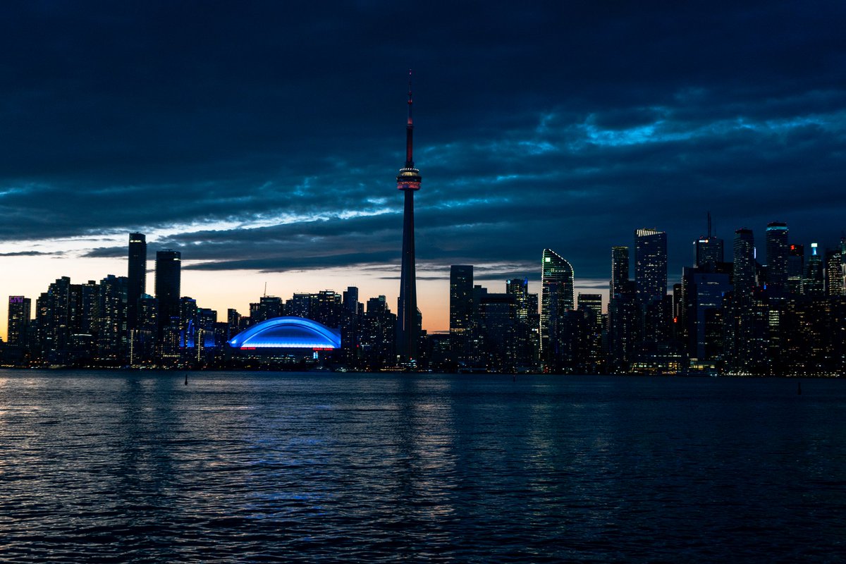 yerishoots's tweet photo. Toronto lights up the sky

#toronto #canada #sonyalpha #nightlight #photooftheday https://t.co/3ZciM4KvmS