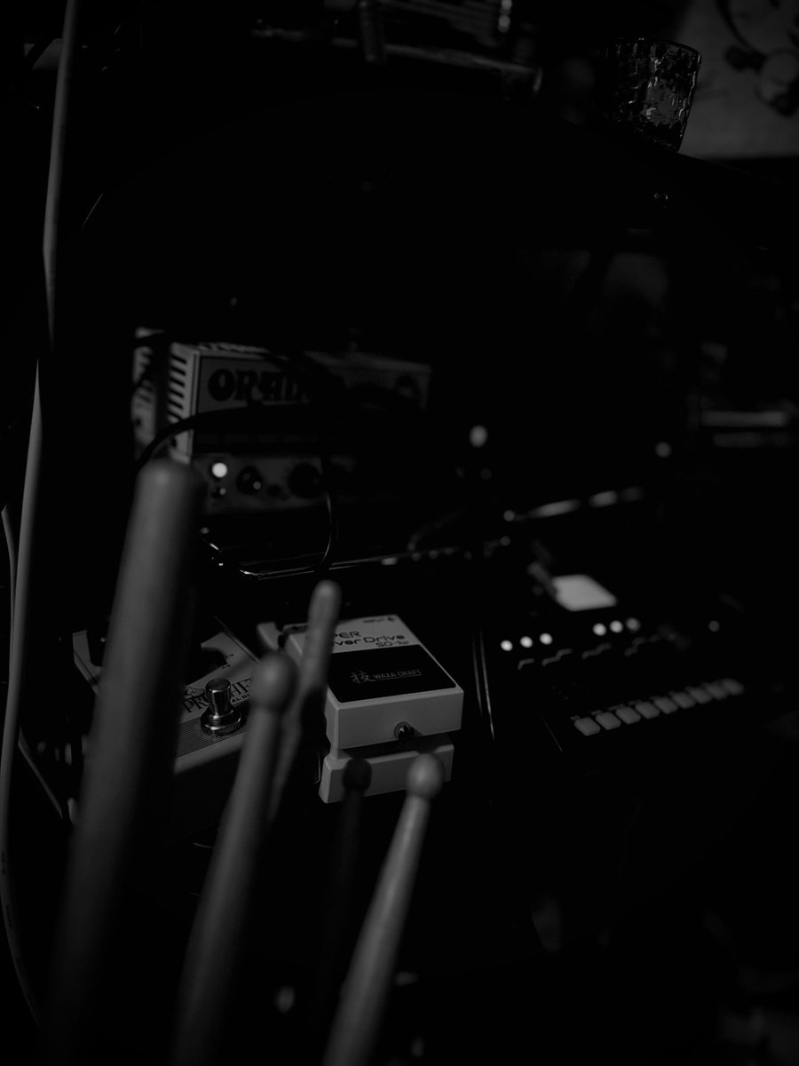 アートワーク撮影。こんな感じ。
もっとジャケットにガレージ感出そうか検討中。
雑音、ノイズ録音。