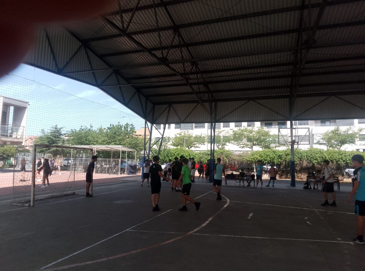 Hoy hemos disfrutado de la final del Torneo de fútbol de la categoria A entre el Equipo 11 y el Equipo 23. Un partido emocionante, bonito y jugado con gran deportividad por parte de los dos equipos. Finalmente la victoria ha sido para el Equipo 11. Enhorabuena chicos!!!