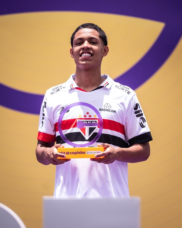⚠️🚨PSG DE OLHO!

PSG está de olho em Ryan Francisco e tem um grande interesse pelo jovem.

O clube francês ainda não apresentou proposta oficial, porém não sai de cima e sempre mantém contato para buscar informações de Ryan. 

Outros clubes também estão interessados, como Ajax,