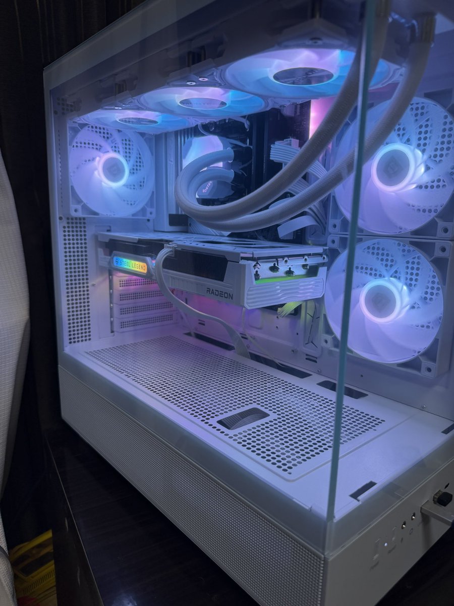 新PC組みました！
7600→9060XTにしたけどスコアめちゃくちゃ上がったw

#モンハンワイルズ #ベンチマーク #RX9060XT