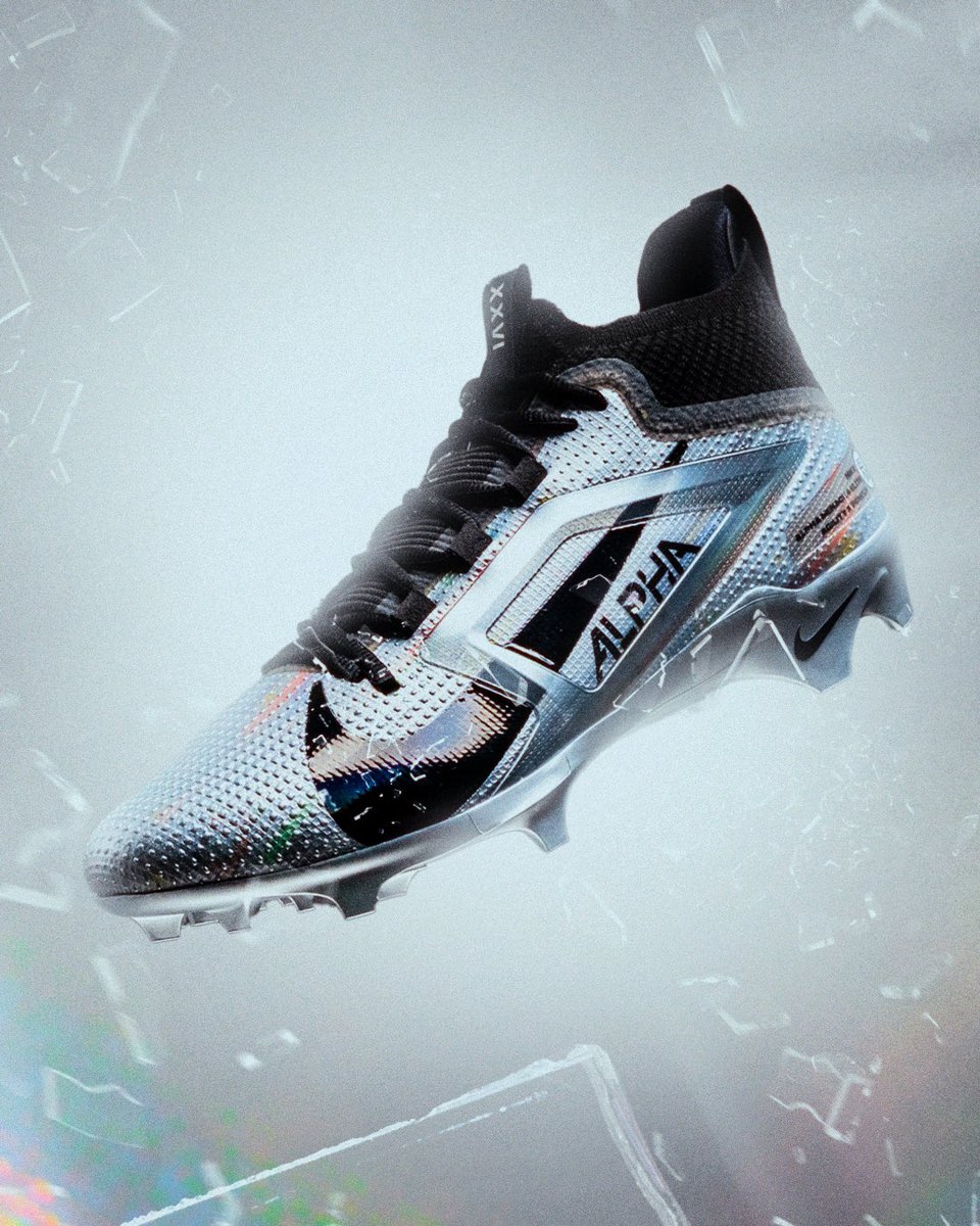 usnikefootball's tweet image. Introducing the Nike Alpha Menace 4 Elite "Saquon Barkley”.
The metallic silvers and subtle broadcast details speak not only to Saquon’s show-stopping talents, but his ability to block out the noise.
Available now at Nike.com