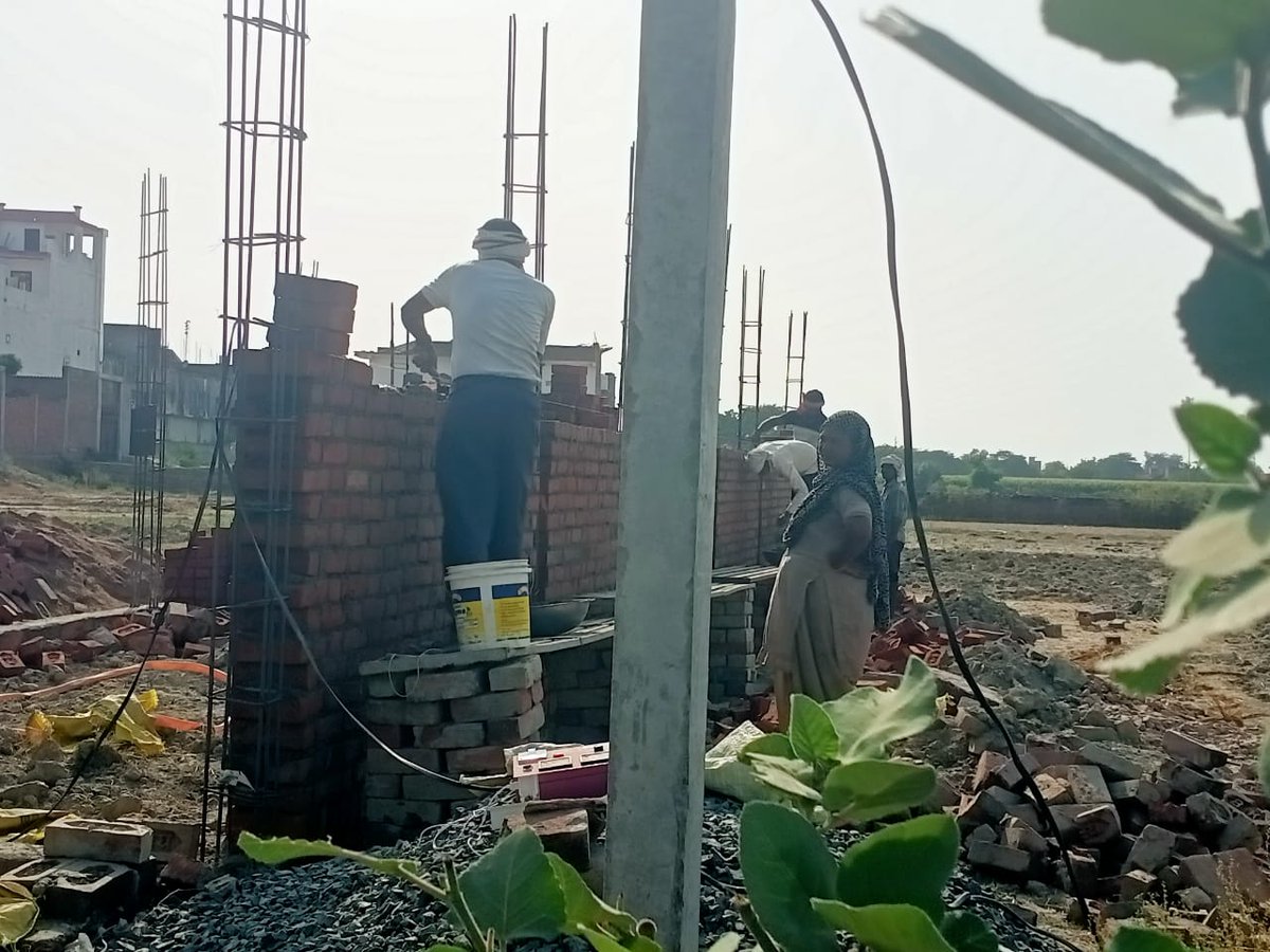 zaidahmadf's tweet photo. An illegal construction is underway on a victim’s land in Bharatpur Khurd, under Usrahar PS, Etawah.
Despite multiple complaints, no action has been taken, encroachment continues.
Urgent intervention is needed to ensure justice.
@Uppolice @dgpup @etawahpolice @DistrictEtawah https://t.co/5H0dGQE1hy