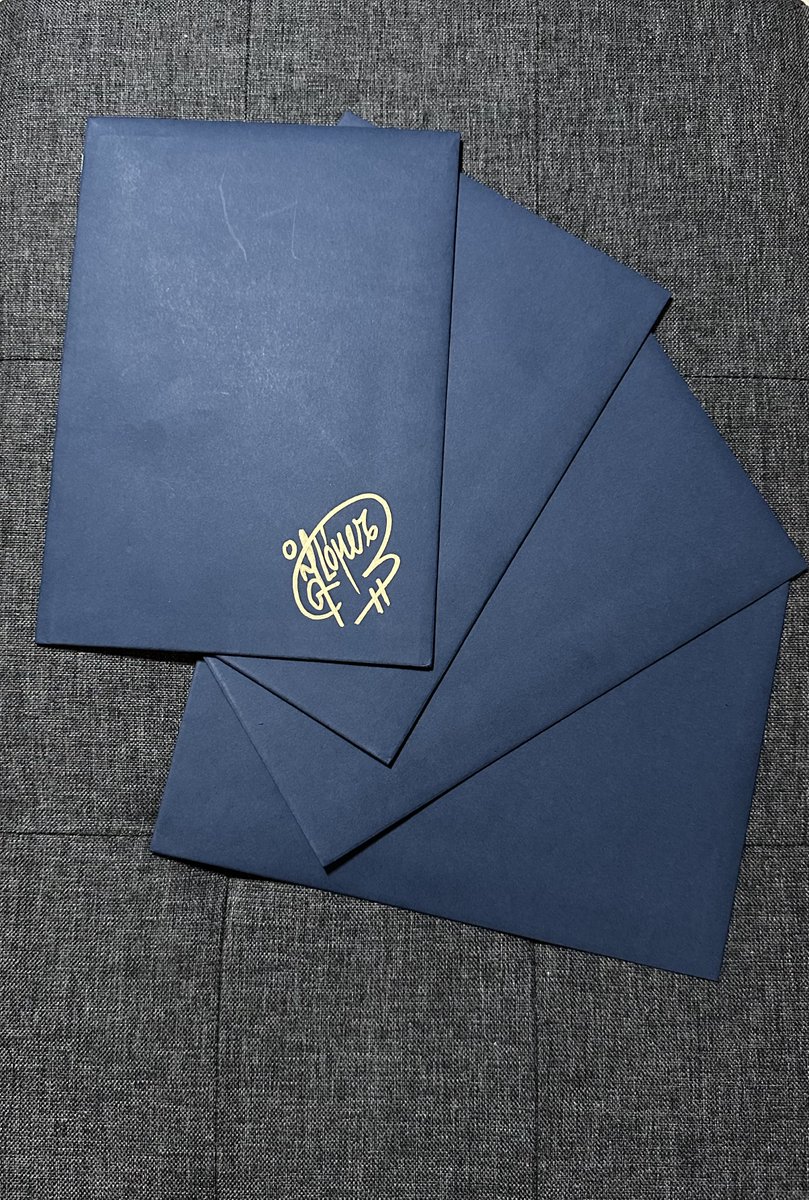 Jennestudios's tweet image. Bueno pues.. Por fin me atreví a dar el paso🥲

Estos sobres son el producto más simbólico que he sacado hasta ahora. Si los apoyáis, significarán 2 cosas.

1: El fin del formato A5 para mis obras
2: El cierre definitivo de mi tienda de Etsy

Venid☺️ os lo explico todo ❤️⬇️