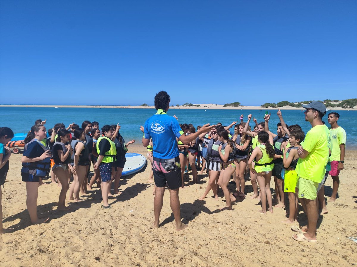 🌊🚣‍♀️🚣‍♂️ Día de agua, kayak, paddle, banana, un poco de frío y mucha diversión del alumnado de 1º ESO en la playa de Sancti Petri el pasado martes 20 de mayo. #iessanctipetri #ef