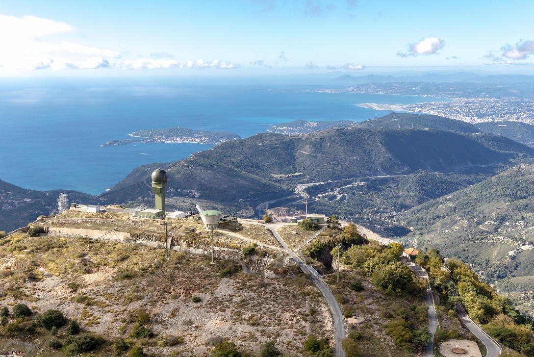 Armee_de_lair's tweet photo. Du 8 au 13 juin 2025 à Nice, l’AAE déploie un DPSA pour sécuriser #UNOC3
➡️Moyens mobilisés : Rafale, Fennec, E-3F, A330 MRTT, lutte antidrones
➡️Coopération interarmées et forces de sécurité intérieure
🎯Objectif: prévenir toute menace aérienne et protéger la population présente https://t.co/vs6jUfJbvj