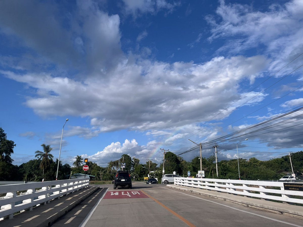 taew_rawadee's tweet image. ทุกครั้งที่มองฟ้า🩵