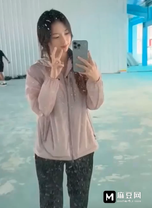 mdw1_com's tweet photo. 抖音百万粉丝网红六六酱真实身份被扒，背后竟是金主大手笔挥霍出，身材是真的好，确实6！#六六酱 ＃曝光 ＃金主 #麻豆网 #麻豆头条 #麻豆视频 #麻豆传媒

🔥完整版请访问-麻豆网：https://t.co/hOCpA7vs1D
👉麻豆网官方订阅频道：https://t.co/apIaYKozZn https://t.co/jqn9FMPJNu