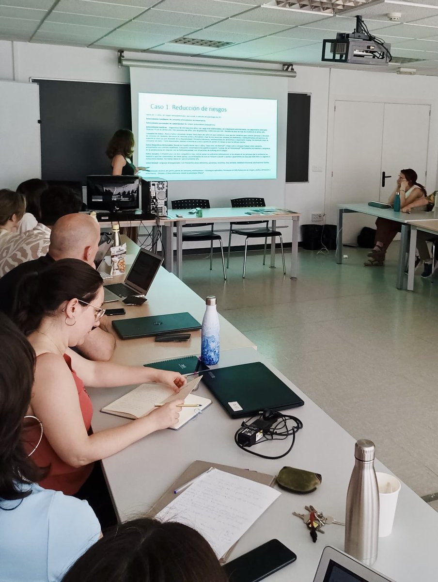 Salud Entre Culturas (SEC) (@salud_culturas) on Twitter photo Hablamos de chemsex a los estudiantes del máster en psicología general sanitaria <a href="/unicomplutense/">Complutense</a>
El término de origen británico fusiona ‘chem’ (químicos=drogas) y ‘sex’ (sexo)
Un tipo de consumo sexualizado de sustancias que trabajamos en el programa Psicología Transcultural Hablamos de chemsex a los estudiantes del máster en psicología general sanitaria <a href="/unicomplutense/">Complutense</a>
El término de origen británico fusiona ‘chem’ (químicos=drogas) y ‘sex’ (sexo)
Un tipo de consumo sexualizado de sustancias que trabajamos en el programa Psicología Transcultural