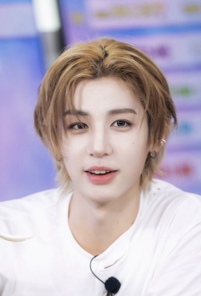 아니 이거 말 안됨….
아랫니 두톨.. 앞니 두톨 애기이한♡ 귀여워주금ㅜㅜ