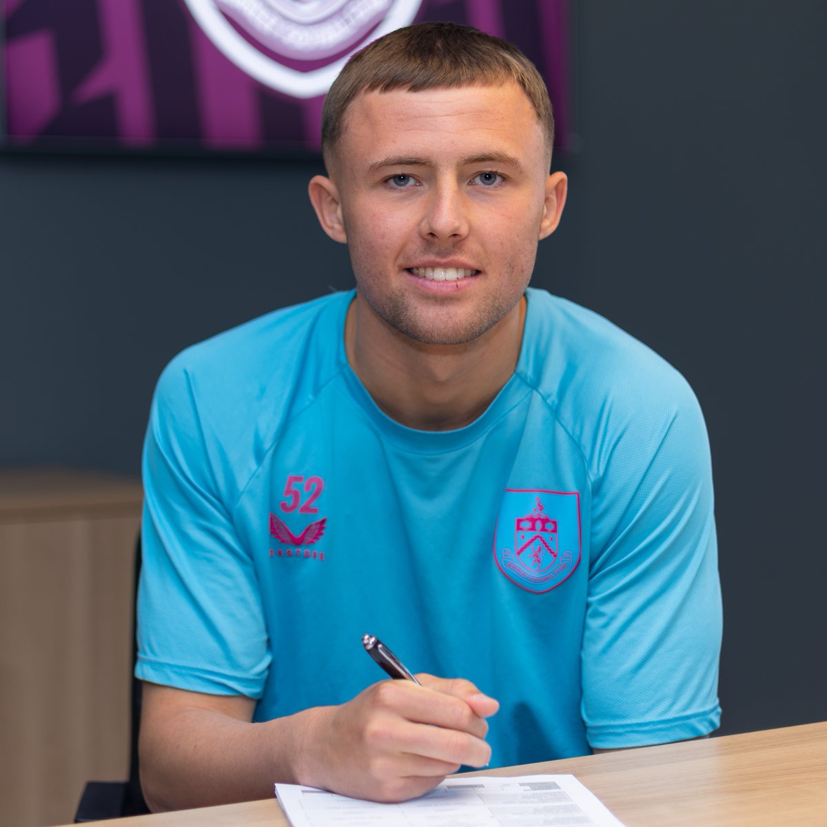 Burnley FC Academy (@claretsacademy) on Twitter photo We are pleased to announce that Murray Campbell has signed a new two-year contract, keeping him with the Clarets until at least the summer of 2027 โ๏ธ
burnleyfootballclub.com/content/campbeโฆ We are pleased to announce that Murray Campbell has signed a new two-year contract, keeping him with the Clarets until at least the summer of 2027 โ๏ธ
burnleyfootballclub.com/content/campbeโฆ