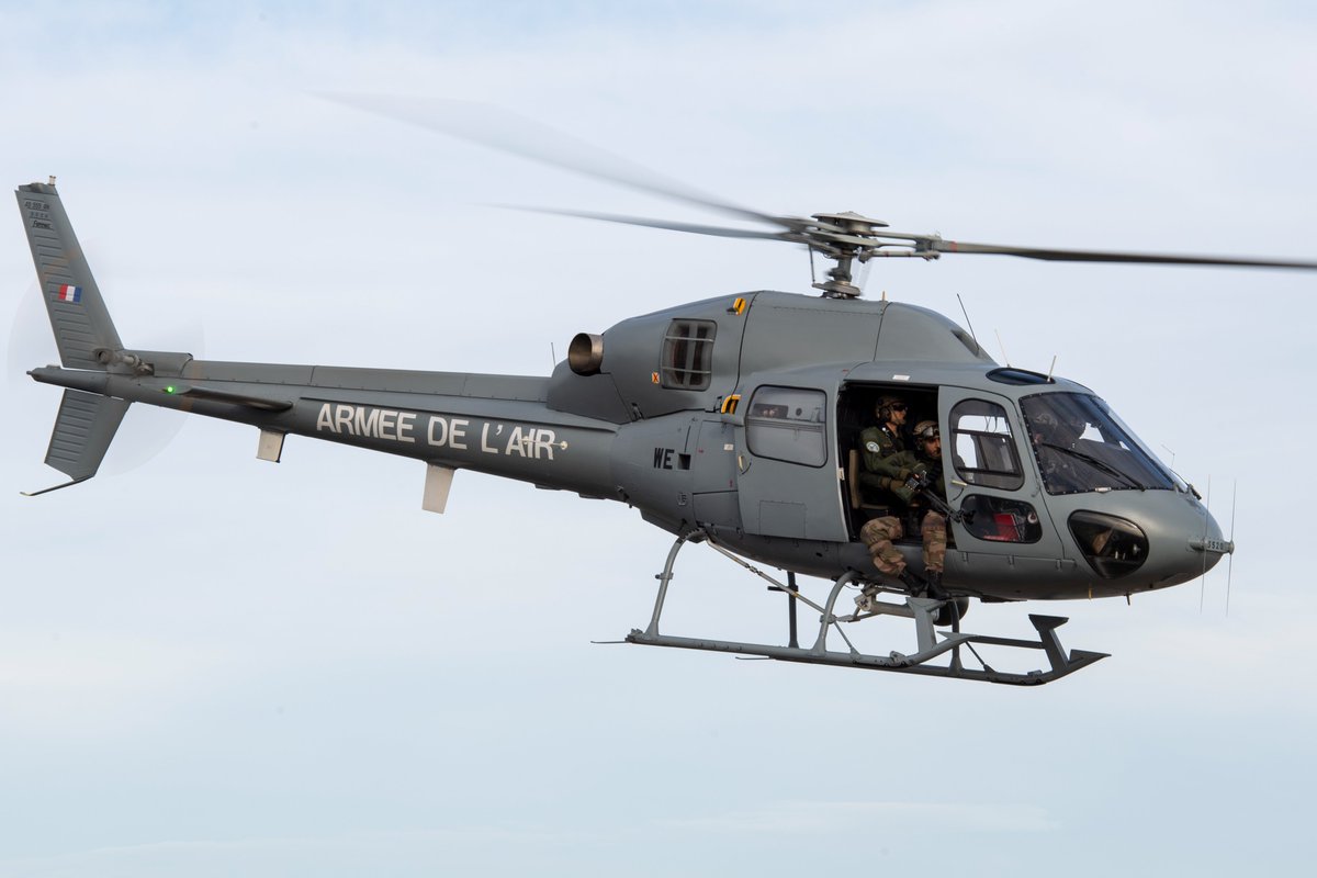 Armee_de_lair's tweet photo. Du 8 au 13 juin 2025 à Nice, l’AAE déploie un DPSA pour sécuriser #UNOC3
➡️Moyens mobilisés : Rafale, Fennec, E-3F, A330 MRTT, lutte antidrones
➡️Coopération interarmées et forces de sécurité intérieure
🎯Objectif: prévenir toute menace aérienne et protéger la population présente https://t.co/vs6jUfJbvj