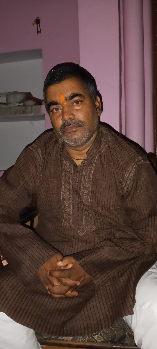 Vinod434365's tweet photo. अत्यंत दुखद 
प्राथमिक विद्यालय कलेनिया शिक्षा क्षेत्र मनकापुर जनपद गोण्डा मे कार्यरत शिक्षामित्र श्री शशिधर पाण्डेय का आज दिनांक 05-06-2025 को अचानक स्वास्थ्य खराब होने के कारण लखनऊ मे देहान्त हो गया। @myogiadityanath @CMOfficeUP https://t.co/SHDAm8JMmw