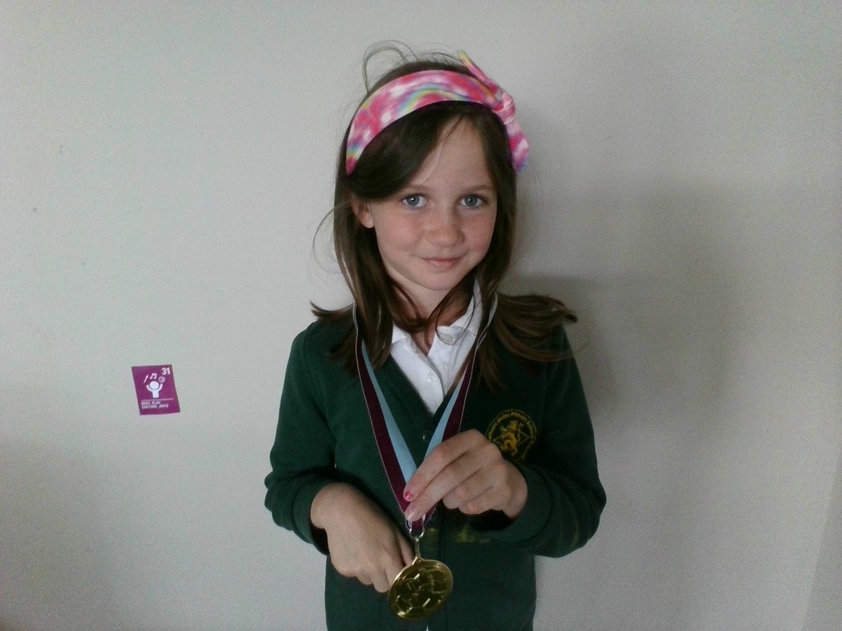 Another celebration of an achievement today in P3b! This time is was Zoe who brought in her medal from football and she told us she was so proud because it was her first ever medal! Well done Zoe ⭐️