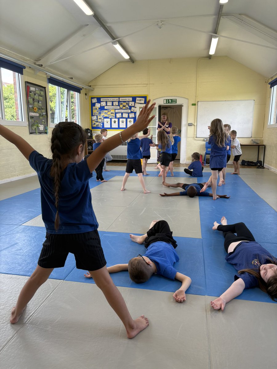 latimerprimary's tweet image. Thank you Louise Jaggard for the  inclusive dance sessions with #ClassKB and #ClassAB this afternoon. The children loved becoming pirates searching for treasure! #activelatimer
#Latimercares #LatimerPE