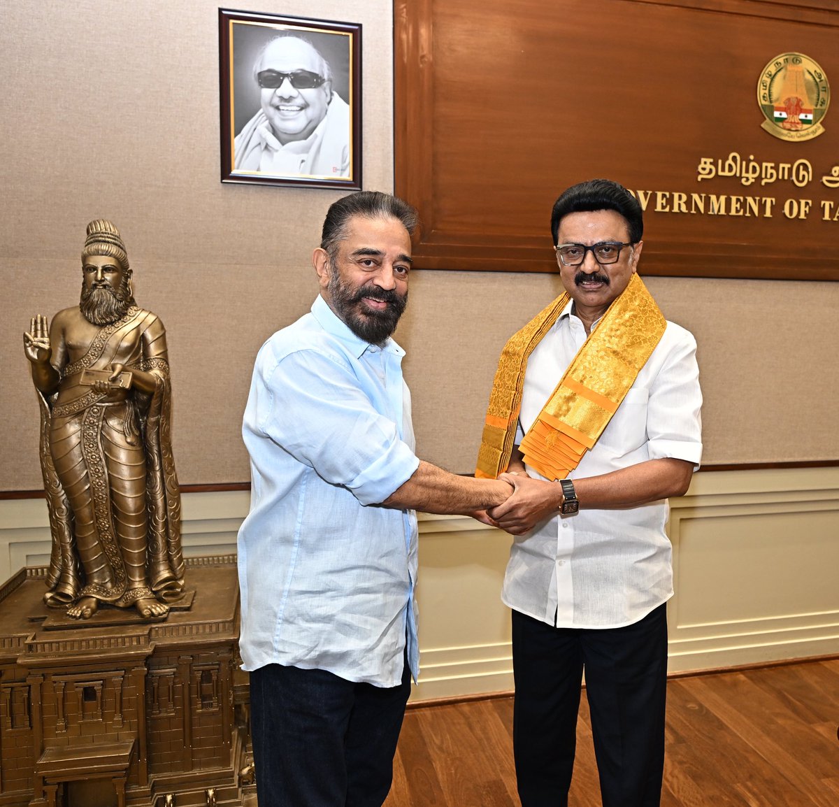 Kamal Haasan (@ikamalhaasan) on Twitter photo மாநிலங்களவை உறுப்பினர் தேர்தலுக்கான எனது வேட்புமனு தாக்கல் நிகழ்வுக்கு முன்னிலை வகித்து வாழ்த்திய மாண்புமிகு தமிழ்நாடு முதல்வர், திராவிட முன்னேற்றக் கழகத்தின் தலைவர், அன்பிற்கினிய நண்பர் திரு. <a href="/mkstalin/">M.K.Stalin</a> அவர்களின் அன்பிற்கு நன்றி. மாநிலங்களவை உறுப்பினர் தேர்தலுக்கான எனது வேட்புமனு தாக்கல் நிகழ்வுக்கு முன்னிலை வகித்து வாழ்த்திய மாண்புமிகு தமிழ்நாடு முதல்வர், திராவிட முன்னேற்றக் கழகத்தின் தலைவர், அன்பிற்கினிய நண்பர் திரு. <a href="/mkstalin/">M.K.Stalin</a> அவர்களின் அன்பிற்கு நன்றி.