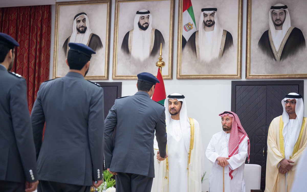 HamdanBinZayed's tweet image. استقبلنا في مجلس مدينة زايد بمنطقة الظفرة، المهنئين بمناسبة عيد الأضحى المبارك، وتبادلنا معهم التهاني والتبريكات، نسأل الله أن يديم على وطننا نعمة الأمن والاستقرار، وأن يعيد هذه المناسبة على شعوب العالم بالخير والسلام.