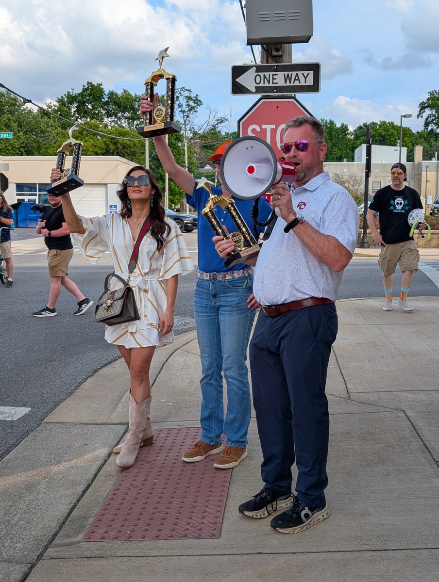 🏆 CONGRATS! Our Summer Stroll &amp; Roll parade winners from yesterday’s contest are:

Best Group: The Reds
Best Individual: Dolly
Duncan’s Choice: @warrencountykygov Stormwater