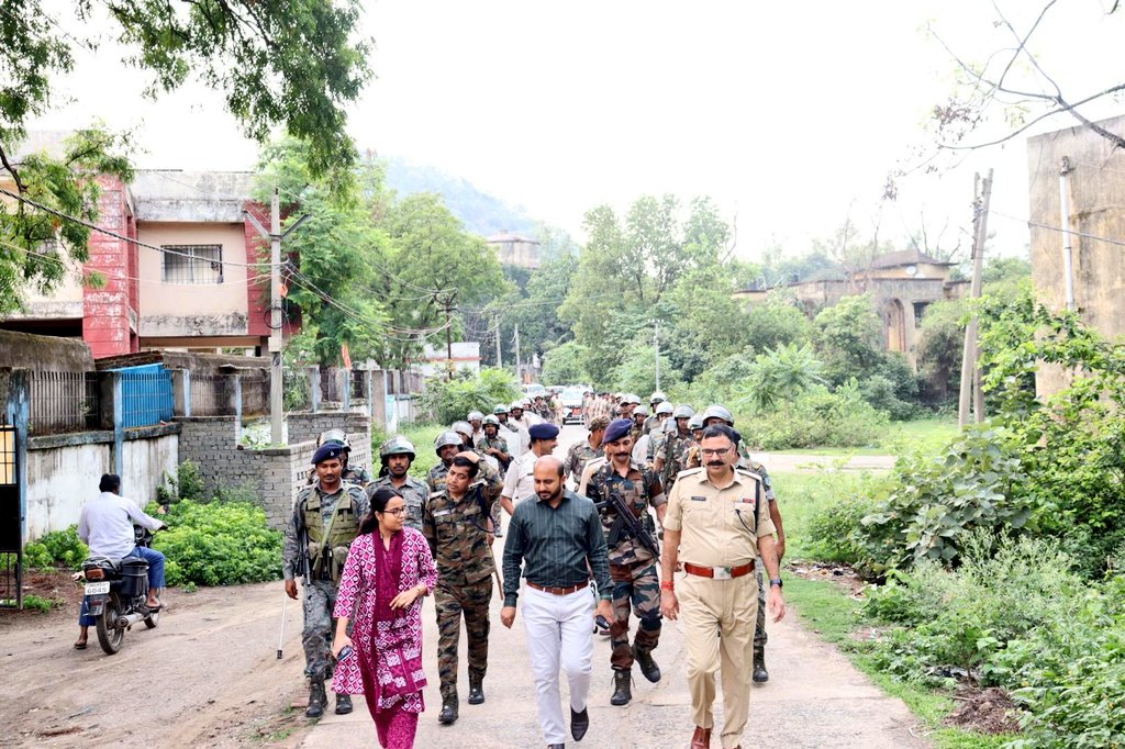 DC KODERMA (@dckoderma) on Twitter photo बकरीद पर्व के दौरान विधि व्यवस्था बनाए रखने के हेतु आज पुलिस अधीक्षक एवं अन्य वरीय अधिकारियों के साथ संयुक्त रूप से फ्लैग मार्च किया। आमजनों से अपील है कि पर्व को शांति, सौहार्द और भाईचारे के साथ मनाएं।
<a href="/JharkhandCMO/">Office of Chief Minister, Jharkhand</a> <a href="/prdjharkhand/">IPRD Jharkhand</a> बकरीद पर्व के दौरान विधि व्यवस्था बनाए रखने के हेतु आज पुलिस अधीक्षक एवं अन्य वरीय अधिकारियों के साथ संयुक्त रूप से फ्लैग मार्च किया। आमजनों से अपील है कि पर्व को शांति, सौहार्द और भाईचारे के साथ मनाएं।
<a href="/JharkhandCMO/">Office of Chief Minister, Jharkhand</a> <a href="/prdjharkhand/">IPRD Jharkhand</a>