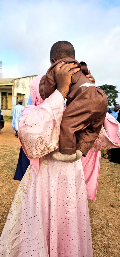 Eid Mubarak 🥰
TaqabalaLlahu minna wa minkum 
3rd frame is the highlight ✨️