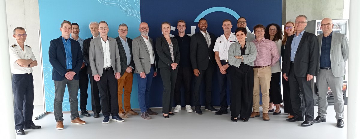 Le Shom a reçu aujourd’hui une délégation d’entreprises canadiennes participant à une mission de partenariat technologique sur le thème des #Oceans, conduite par l’Ambassade du <a href="/Canada/">Canada</a>  en France, en lien avec le Pôle Mer Bretagne Atlantique.