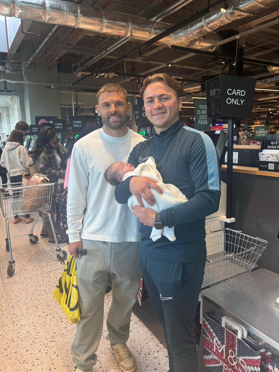 georgecorr17's tweet photo. The man who scored the first Charlton goal in my daughters life which got us in the final is also the first Charlton player she meets. Top player and top top bloke❤️ @CAFCofficial #cafc https://t.co/UVwjpaS577