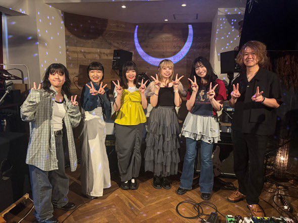 大阪遠征3日目最終日！！
リヴィングルームfloor80㊗️

楽しくて楽しくて一瞬だったー！
キラキラの夜だったね🌙🪩
終わった寂しさもあるけどまたすぐ関西来ます！次は7月🎋
めらさんも3日間濃いイベントを組んでくださり本当にありがとうございました🥲✨