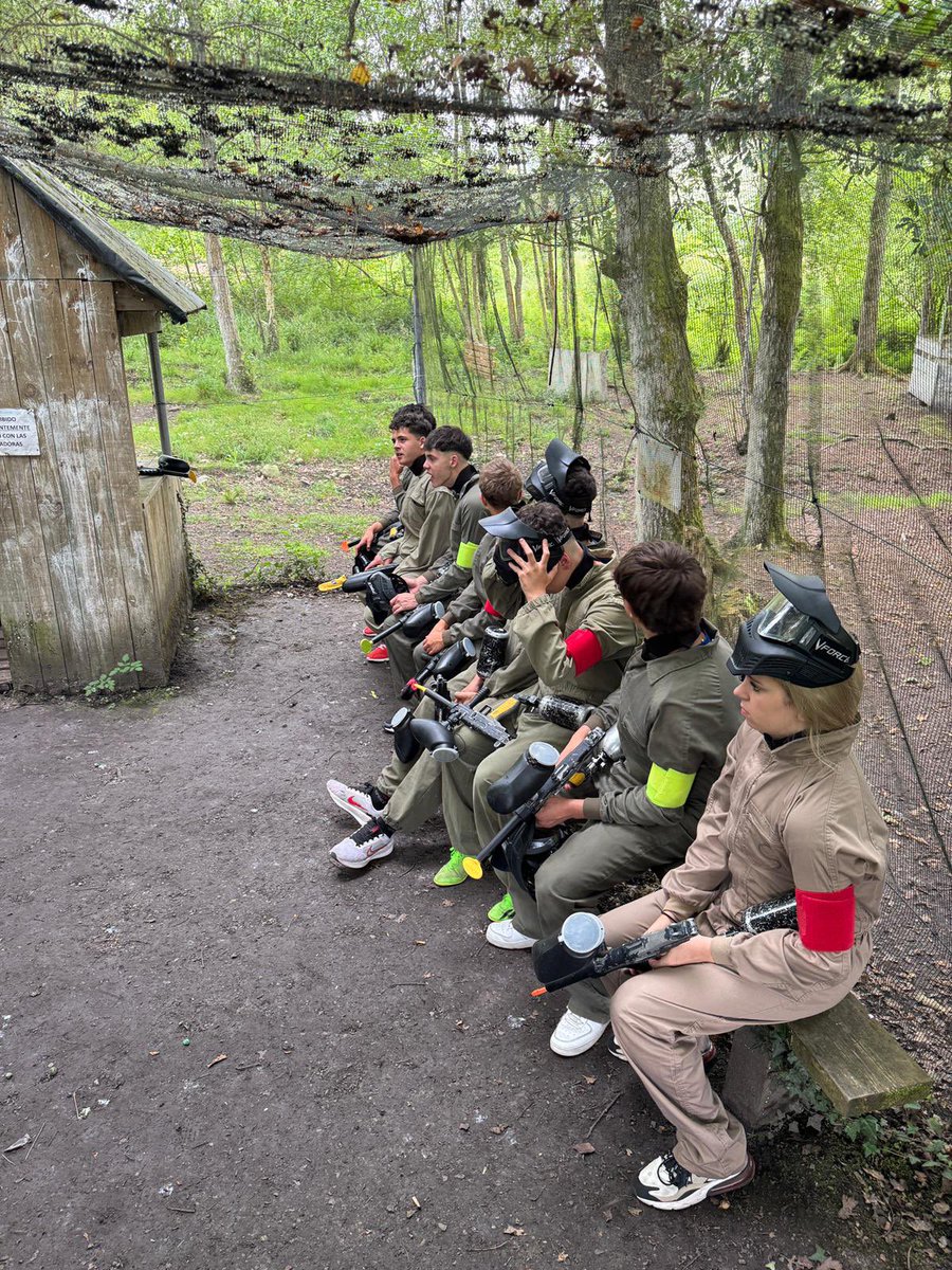 Comienza la diversión!!!!
Todos preparados y uniformados para pegar tiros.
Eso sí, con cuidado.
#TrinitariosSalamanca