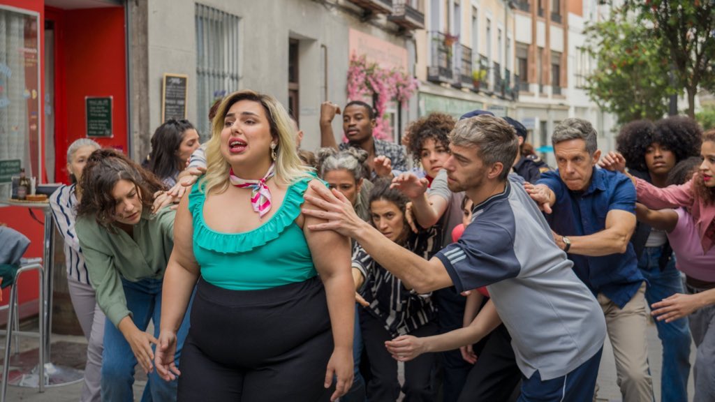 La confrontación musical entre Martin Urrutia y Blanca Martínez al ritmo de Fangoria y Nena Daconte no es solo lo mejor de «Mariliendre», sino directamente uno de los grandes momentos seriéfilos del año. Trabajazo de dirección de Javier Ferreiro.