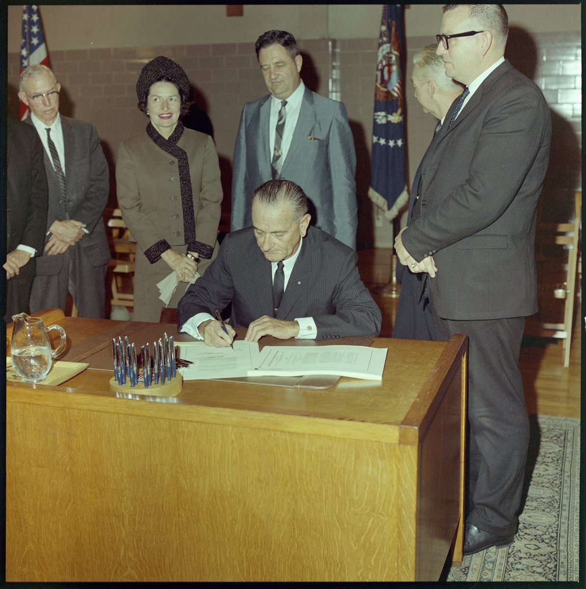 It's #HigherEducationDay!

When #LBJ signed the #HigherEducationAct in 1965 at his alma mater <a href="/txst/">Texas State University</a>, he knew it would create opportunities for young Americans. He stated, "...it is the most important door that will ever open—the door to education." 📚

📷 Frank Wolfe | 11/08/1965