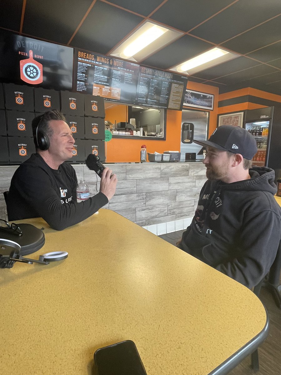 Talking Detroit style pizza in LA! New show is up: podcasts.apple.com/us/podcast/piz…